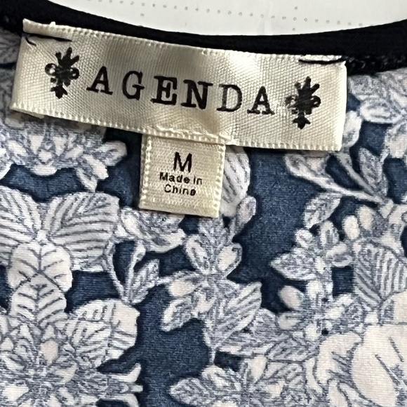 Agenda Blue Floral Open Back Top - Size M - Picture 4 of 4